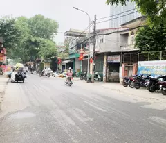 52m2, 2 old floors, avoid trucks, price 7.5 billion (with license), huu hung street, busy business. speak