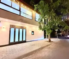 5.6 billion: front of district 1, tan dinh hoang sa - 9m range - corner apartment 2 floors - income 240 million. vu 0933910039