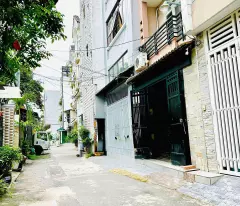 6 billion: house in district 10 - right next to hospital 115 - car in 4-storey house more than 4m wide. vu 0933910039