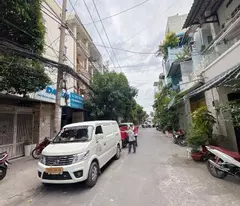 6.2 billion - district 7 - car alley - private pink book - huynh tan phat street