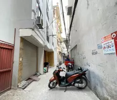 8.2 billion selling private house, lane 23 xuan la - tay ho, area 40m near west lake
