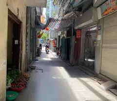 9 billion x ba dinh house 65m2 x front 5.5m. a few steps from the street, the alley is large and airy.