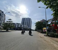 90m2 of the busiest business street in trau quy, gia lam. around 40 billion. contact 0989894845