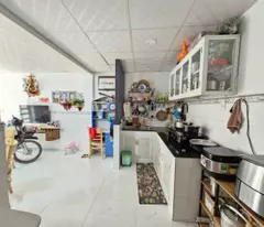 a beautiful, spotless house ly, just need a suitcase to move in right away for only 4.5 billion. !
