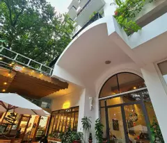 apartment building for sale on west ho street dt640m2x8 basement and upper floor - surface corner lot - a few steps to the face