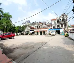 b house with clear road, cars passing by, corner house, single building kim chung hoai duc - 32m2