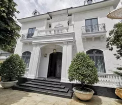 beautiful garden villa for sale at duong so 42 quoc huong thao dien district 2, area = 500m2 - 89 billion