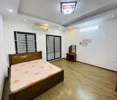 beautiful house for sale in gia quat long bien - 3-storey garage - 42m2 - 4 floors - 4.5 billion (negotiable)