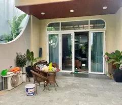 beautiful house for sale in hoa xuan, opposite a cool green park