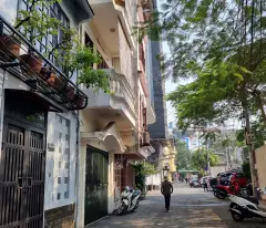 beautiful house for sale on ton duc thang street, 40m2, 5t, mt4.3m car garage, rare 11.5 billion, dong da district
