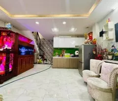 beautiful house for sale right in district 10, 4m7 wide, 2 floors of reinforced concrete, car alley, only 3 billion 5.