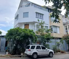 beautiful, spiritual 2-faced villa in district 2