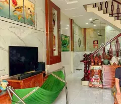 🏘️binh tan - (4.5m × 13m) - 3 floors - with roof - owners give high quality wooden furniture - 6m road