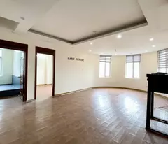 bui xuong trach, whole row of business, cars, sidewalk area: 36m2, price 5 billion.