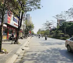 cần bán nhà 3 tầng tự xây tại lai xá 70m - oto vào nhà - chỉ 9.35 tỷ.