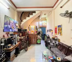 car alley house for sale right on phu tho hoa food street, 67m2, 2 floors, business location, only 7 billion