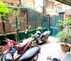 car corner lot for sale: lac long quan, cau giay, 100m2 4 floors price just over 19 billion.
