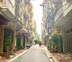 car distribution house for sale away from kim dong street with sidewalk on both side owners for sale 50m2 price 16 billion