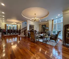 ciputra villa for sale, corner lot with 3 open sides, 305m mt 33m, 100 billion more.