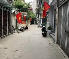 dai mo house for sale with car parked at the door