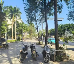 duong noi villa – corner lot – directly front to a large park – location for the elite