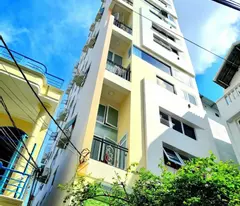 floor apartment building with 18 room for sale, price