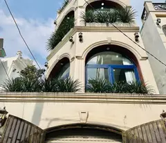 floor corner apartment usable area: 130m2 - car alley - 3 bedrooms, 4 bathrooms - go vap - price 6.75 billion
