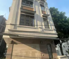 floor corner lot house for sale 7-seater car elevator to le material long bien's house 8.8 billion