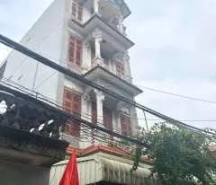 floor house for sale, 68m2, mt5.2m, car parking at ngo gia tu, long bien.