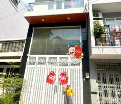 floor house for sale - car front parking on ben van don street district 4