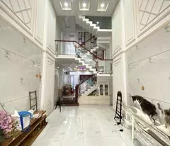 floor house for sale - car to door only 40m from front front near district 8 bus station!