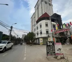 floor house on corner lot for sale - near tri town - only 5.2 billion