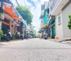 for only 5 billion, you can have a house in a car alley right next to phan xich long, 3 mt, hau hau - you can both live and do business very conveniently.