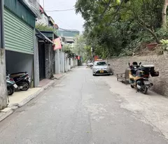 for sale 40m2 3.5-storey house with 3 open sides in gia quat, ngoc thuy. parking on the street, delivery to the house immediately