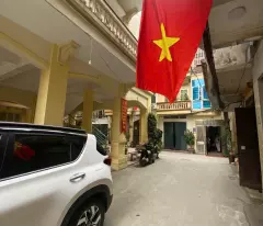 for sale by ownerbeautiful house with car, about 7 billion – phung khoang area tel 0972 078 667