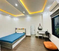 for sale ngoc lam house, 6 threads with elevator, 35m, about 9 billion.