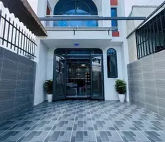 garage house for sale right in the center of thanh phu market