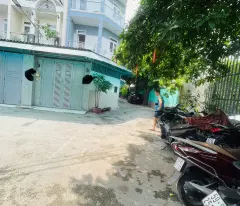 golden house for sale 5m horizontal corner lot, car parking in yard (10m alley)