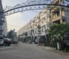 grand house for sale near urban walls - car access to the house - 82m2 price 12 billion potential development area - fund