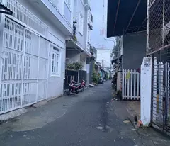 ground floor house next to hung loi embankment - main alley, suitable for living, doing business or warehouse