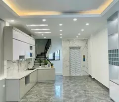 hoang quoc viet house for sale, area 40m2, elevator, near street, right now, only 10.5 billion
