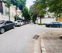 hoang van thai townhouse for sale, bypass car, parked car day and night, 6.5m frontage, busy business, moderate price