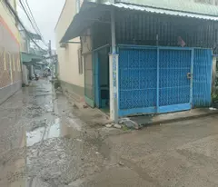 house 5.5 million 2 front corners behind central general hospital, convenient for business