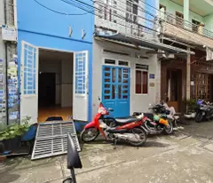 house for 3.5 million near hospital 121