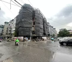 house for sale 570 kim giang. area 64m2. road wide 2 cars. sidewalk. price 12.9 billion
