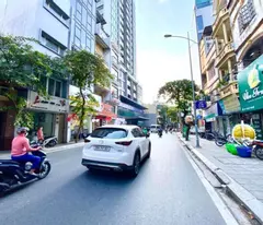 house for sale 6m hoang quoc viet, 6m mt, elevator box, 2 girls, car distribution, only 13.5 billion
