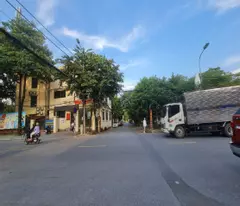 house for sale and free red book 200m2 main axis da ton, gia lam. contact 0989894845
