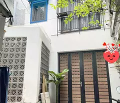 house for sale bordering district 3 - near nguyen van troi major intersection, connecting districts, 50m2, blooming backyard