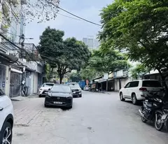 house for sale by truck, avoiding tran kim xuyen street (trung kinh) 81m/ 4floor 35 billion, good business