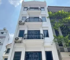 house for sale, car lot, avoid entering tran quoc hoan house, 40m2, 9.x billion, 5 floors, 4m area.